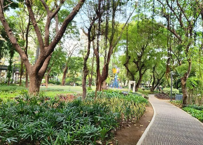 Apartment Cosy Kl Tower With Parkview Balcony, Pool, Gym, Sauna Near Greenbelt 100mbps
