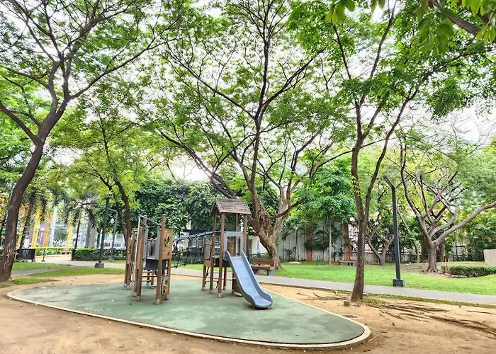 Cosy Kl Tower With Parkview Balcony, Pool, Gym, Sauna Near Greenbelt 100mbps Apartment